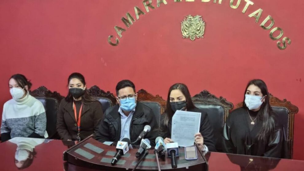 Acción Popular Liberen las vacunas ya presentada por legisladores de oposición
