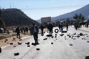 Bloqueo carretera Cochabamba Oruro por agricultores