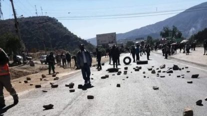 Bloqueo carretera Cochabamba Oruro por agricultores