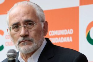 Carlos Mesa citado por la Fiscalía en el caso del golpe de Estado