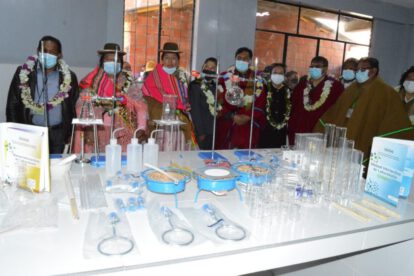 Equipos de laboratorio entregados por el Ministerio de Educación