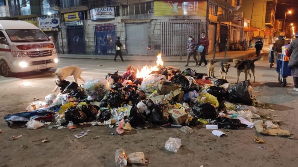 Mercado Bolívar con acumulación de basura