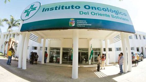 Huelga de hambre en Santa Cruz por adeudo de sueldos en el Hospital Oncológico