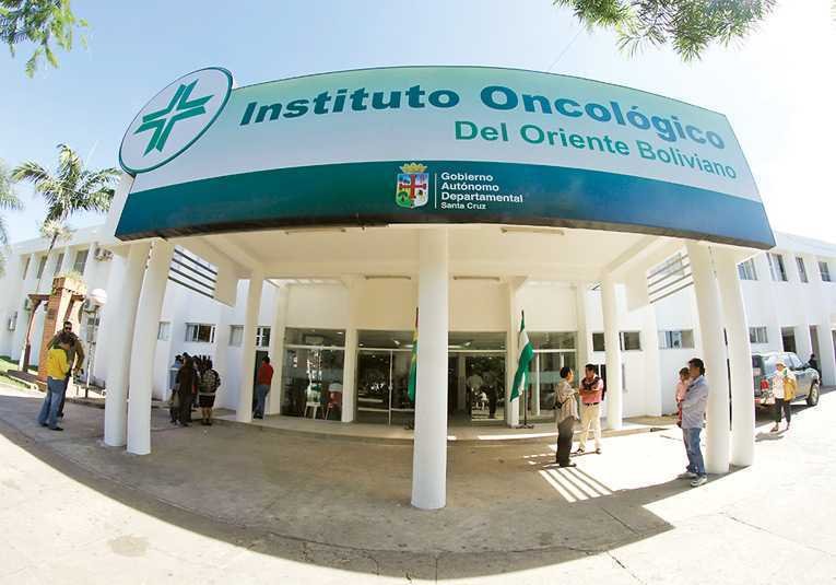 Huelga de hambre en Santa Cruz por adeudo de sueldos en el Hospital Oncológico