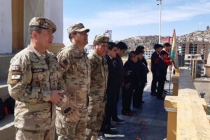 Conmemoran los 168 años de la primera vez que flameó la bandera boliviana en el Faro de Conchupata