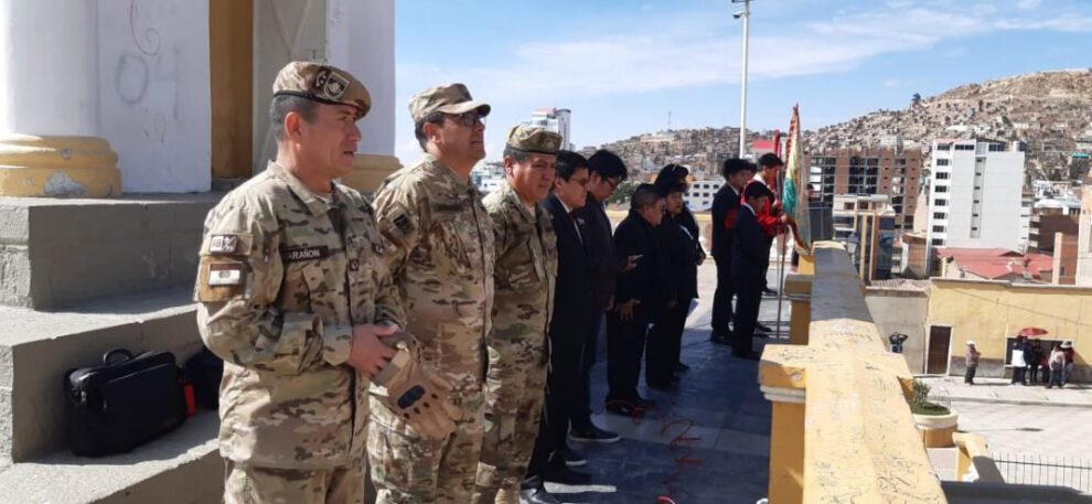 Conmemoran los 168 años de la primera vez que flameó la bandera boliviana en el Faro de Conchupata