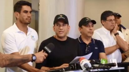 Carta de renuncia de Morales entregada por Camacho en el Palacio Quemado