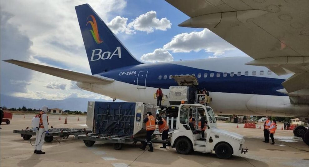 Bolivia recibe un lote nuevo de vacunas Sinopharm
