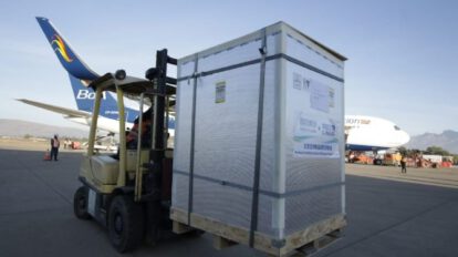 Vacunas Sinopharm llegan a Bolivia