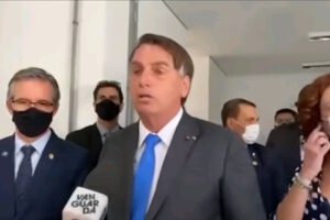 Bolsonaro insultó a periodista sobre el uso del barbijo
