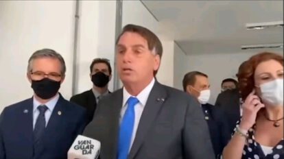 Bolsonaro insultó a periodista sobre el uso del barbijo