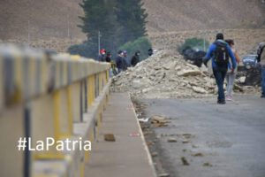 Bloqueo en Machacamarquita en la carretera Oruro-Potosí