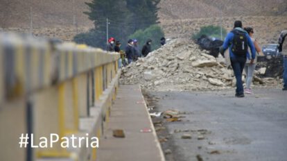 Bloqueo en Machacamarquita en la carretera Oruro-Potosí