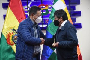 Choquehuanca asume la Presidencia tras entrega del bastón de mando por Luis Arce