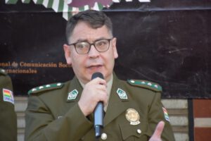Material antidisturbios en funciones diplomáticas en China