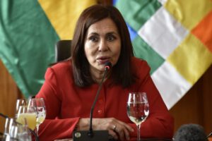 Karen Longaric responde a acusaciones sobre carta del Papa Francisco