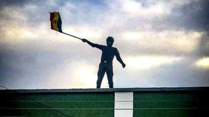 Policías se amotinan en Cochabamba