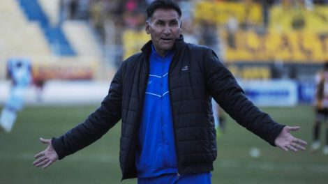 Marcos Ferrufino ovacionado en el estadio Bermúdez