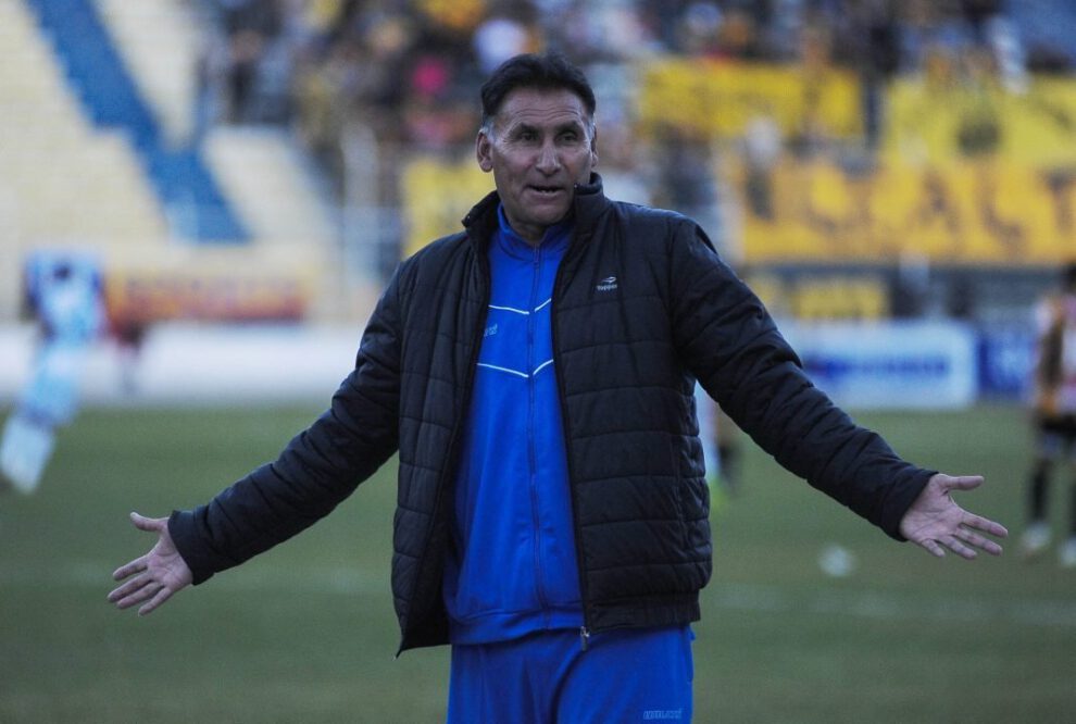 Marcos Ferrufino ovacionado en el estadio Bermúdez