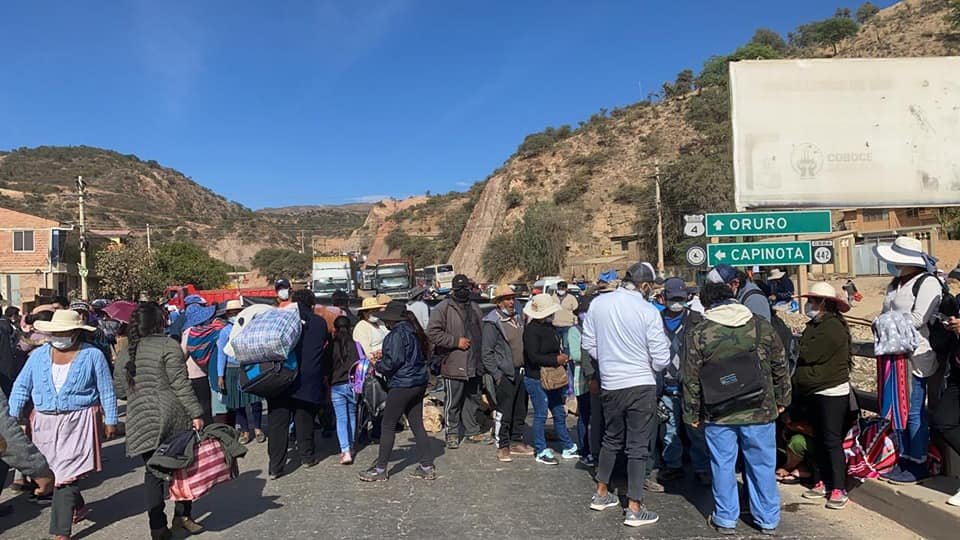 Productores lecheros en emergencia bloquean Parotani