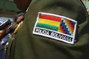 Wiphala en uniforme policial