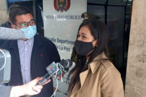 Adriana Salvatierra declara ante la Fiscalía sobre la posesión ilegal de Añez