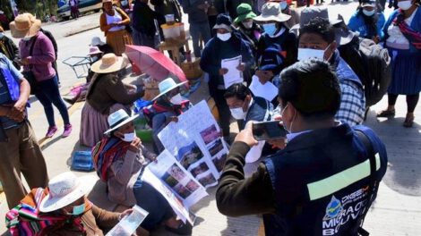 Bloqueo en Valle Alto de Cochabamba contra avasalladores de tierras