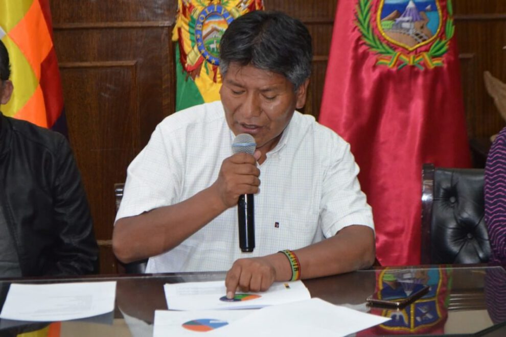 Renuncia gobernador Oruro por convulsión social