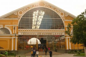 Control de bioseguridad en terminales de buses en La Paz