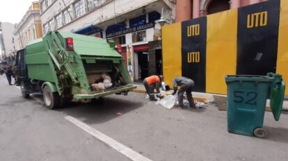Recolección de basura en la Plaza Principal