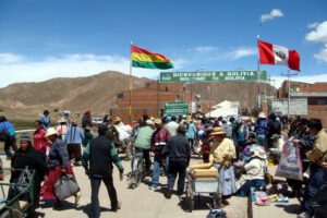 Contrabando en Desaguadero, frontera con Perú
