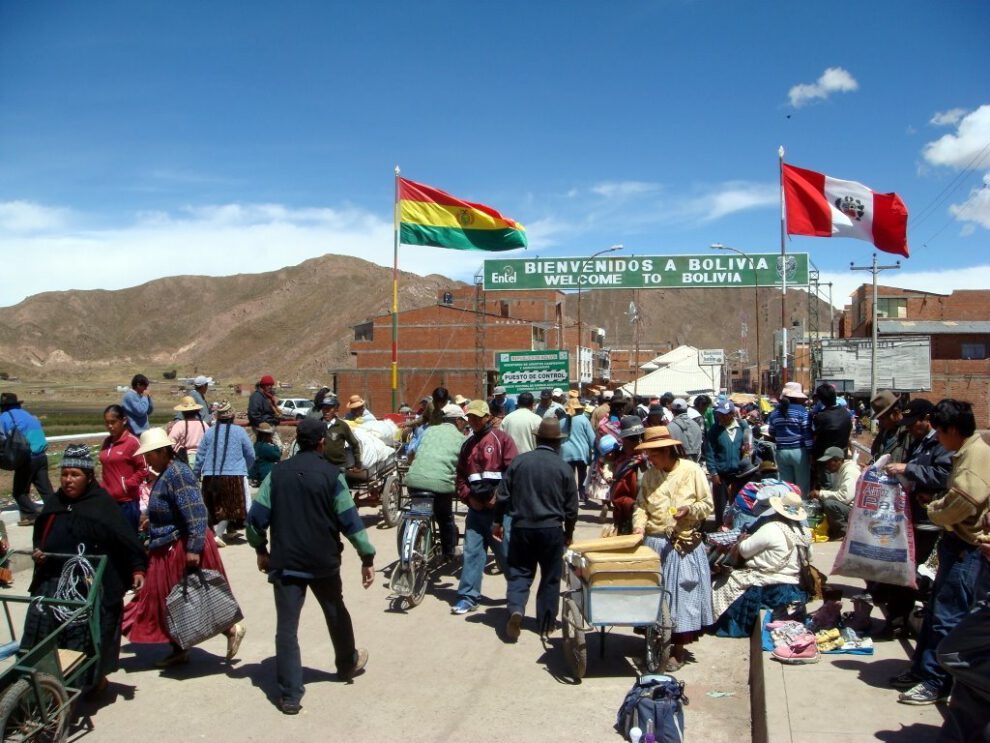 Contrabando en Desaguadero, frontera con Perú