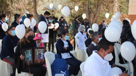 Homenaje a médicos que perdieron la vida en el cumplimiento de su misión