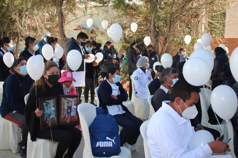 Homenaje a médicos que perdieron la vida en el cumplimiento de su misión