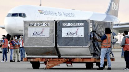 Vacunas Sinopharm llegan a Bolivia