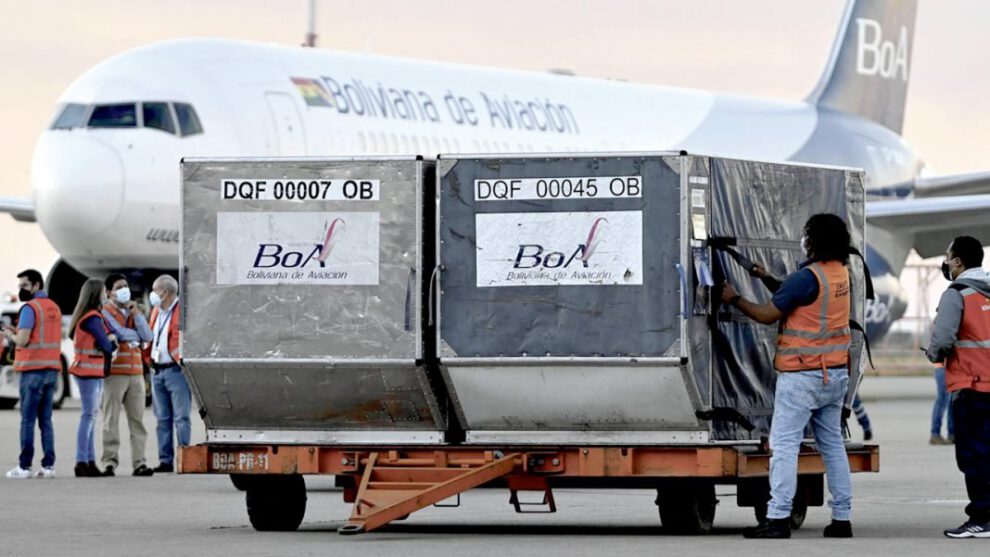Vacunas Sinopharm llegan a Bolivia