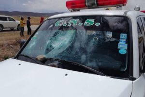Ambulancias destrozadas en emboscada cerca de Caracollo