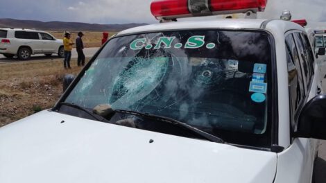 Ambulancias destrozadas en emboscada cerca de Caracollo