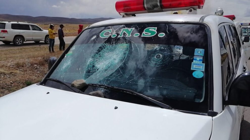 Ambulancias destrozadas en emboscada cerca de Caracollo