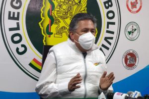Luis Larrea considera que ampliar rango de edad en la vacunación masiva refleja una falta estrategia