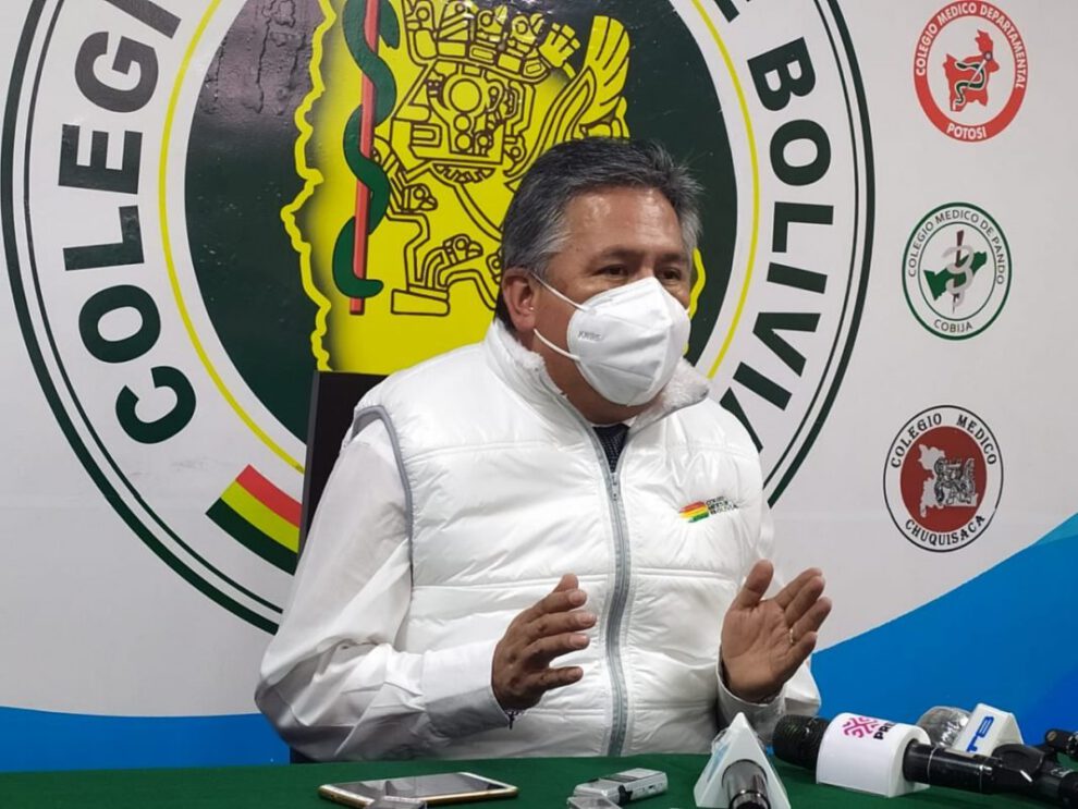 Luis Larrea considera que ampliar rango de edad en la vacunación masiva refleja una falta estrategia