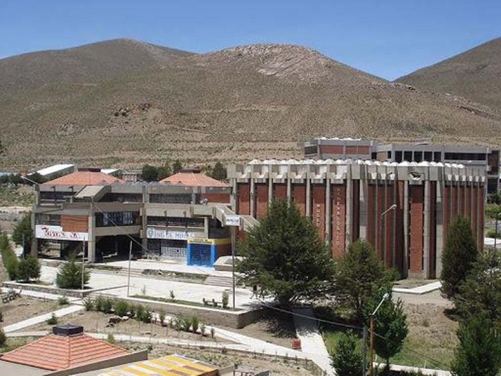 FNI 115 años de ser el bastión de la educación superior