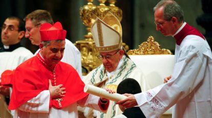Vaticano enjuiciamiento del cardenal Becciu por delitos financieros