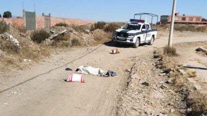 Hallan el cadáver de una mujer en plena vía pública de El Alto