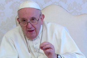 Papa Francisco hospitalizado tras cirugía exitosa por divertículos