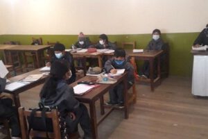 Falta de internet en áreas rurales obliga a estudiantes a pasar clases presenciales