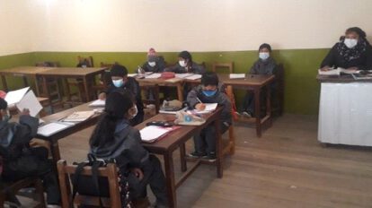 Falta de internet en áreas rurales obliga a estudiantes a pasar clases presenciales