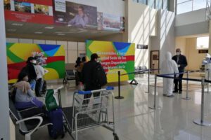 Viaje de promoción termina con estudiantes contagiados de Covid-19