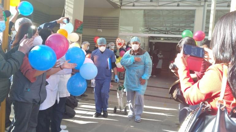 Víctor Hugo Cárdenas supera el Covid-19 y es dado de alta