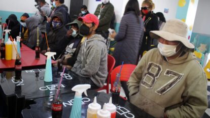 Lustrabotas piden comedor para almorzar